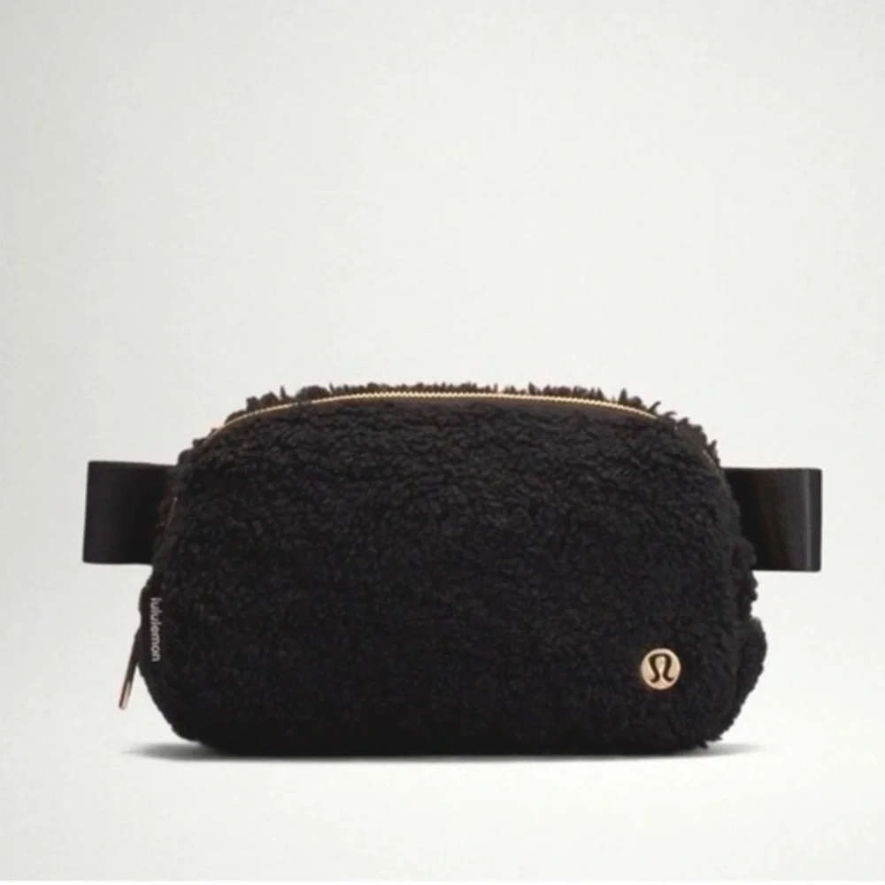 Lululemon Black Fleece Fluffy Sherpa Everywhere Belt Bag 1L‎ Gold Hardware NWOT